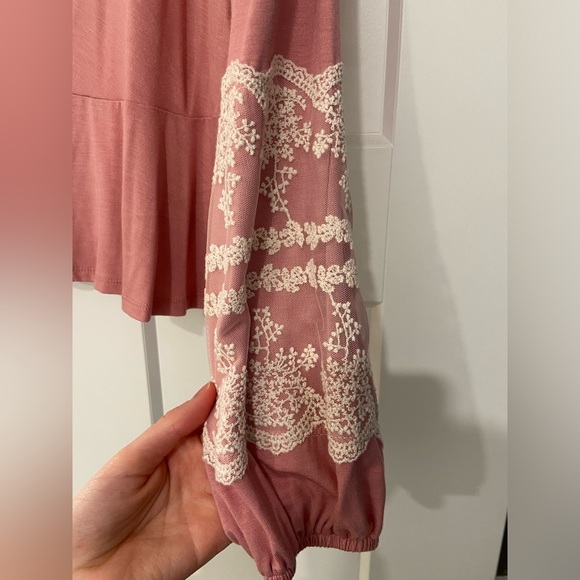 Francesca’s long sleeve knit top - Picture 2 of 4